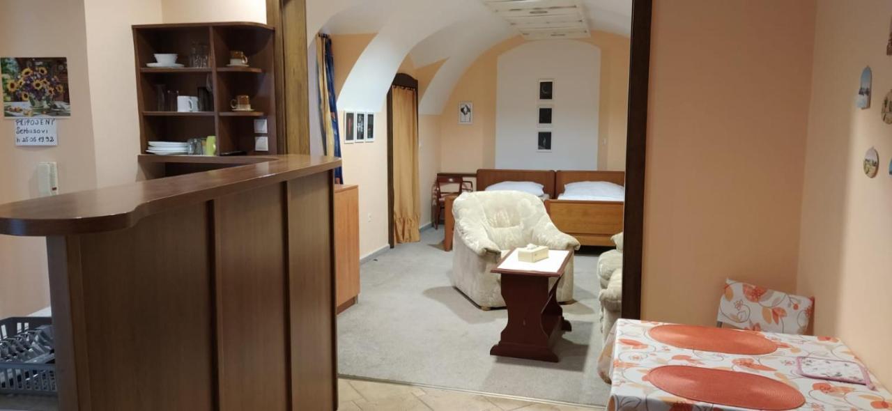 Apartman Sobeslav Bagian luar foto
